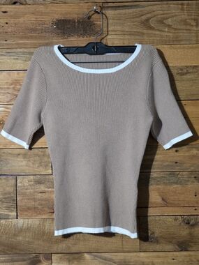 Ribbed Knit Top Taupe White Trim Fitted Crew Neck Preppy Office Sz M 28 Bust